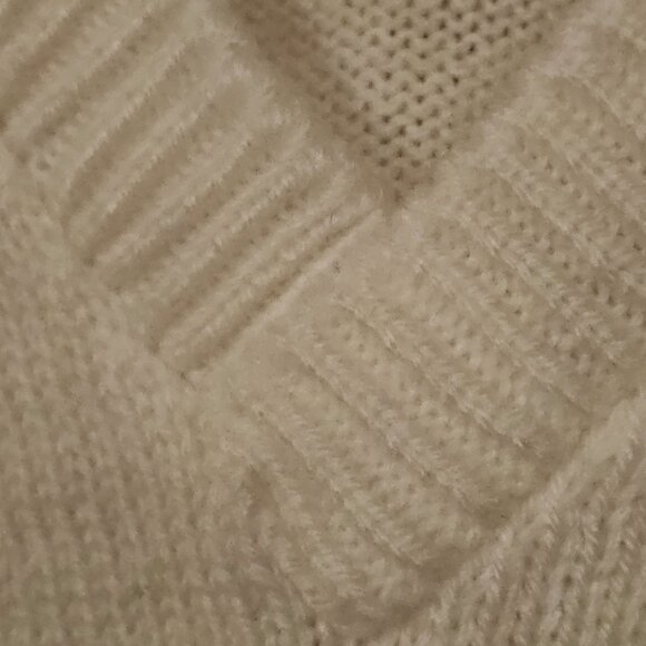 White v neck golf sweater - Picture 4 of 5